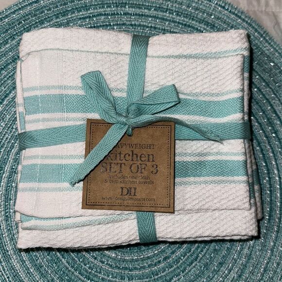 Set of Six Teal Ombre Round Weave Placemats, Table Runner, Mitts, Towels ++++ - Picture 15 of 16